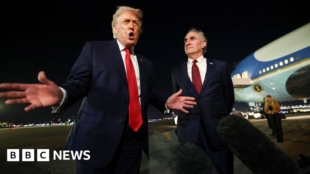 Поредица от разменени текстови съобщения между Доналд Тръмп и европейските