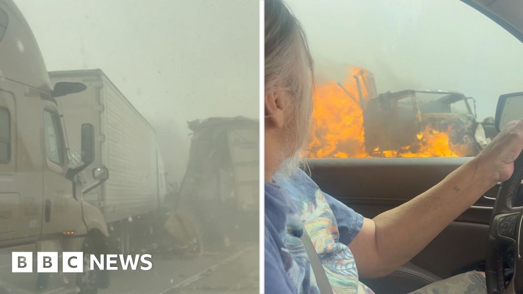 Badai debu yang kuat menyebabkan tumpukan kendaraan di New Mexico