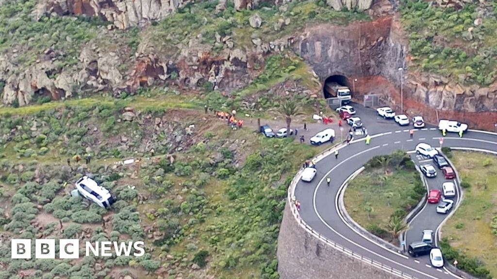 One dead after bus carrying British tourists crashes in Canary Islands, officials say
