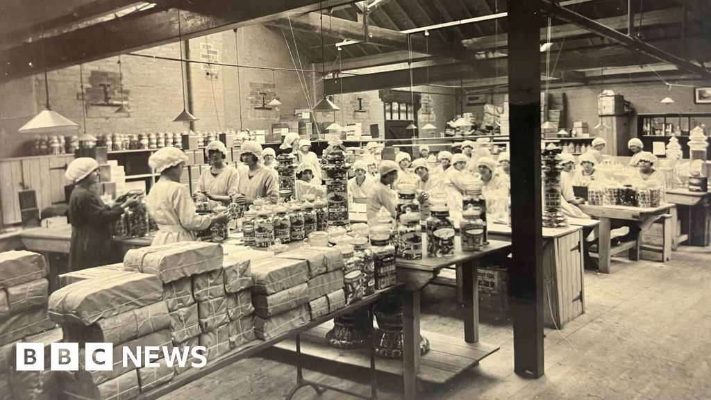 bbc.co.uk - Gill Sennett - The day a sweet factory in Hull sang to the nation