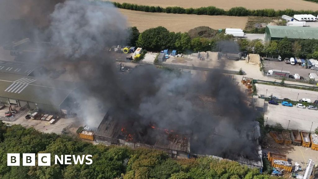 A259 Climping: Warnings over ‘huge’ traffic as fire closes road