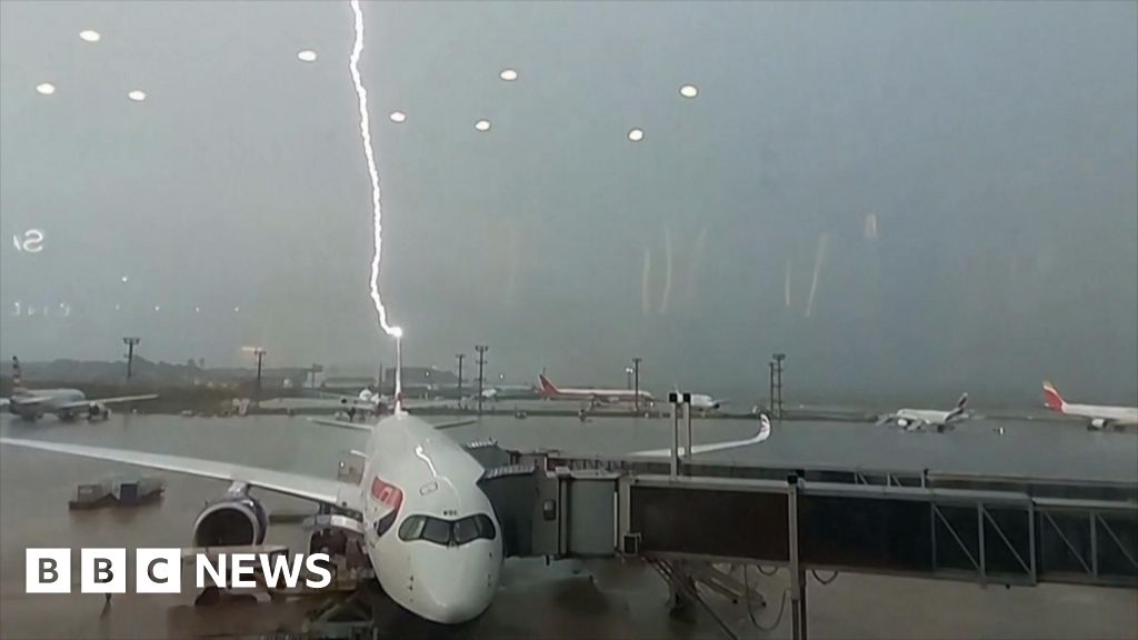 Sao Paulo storm brings floods, chaos and lightning