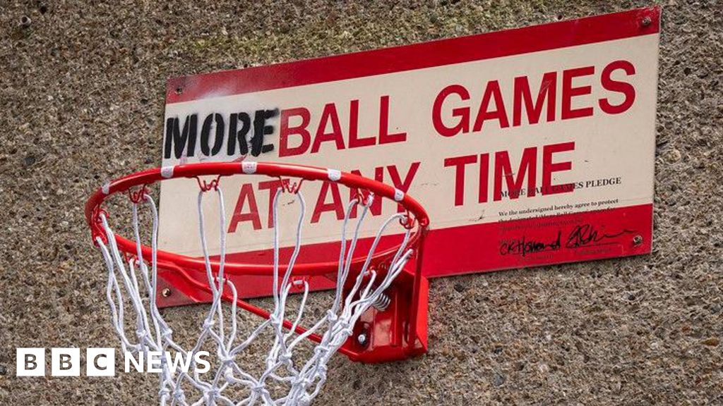 Housing estate swaps 'no ball games' signs for basketball hoops