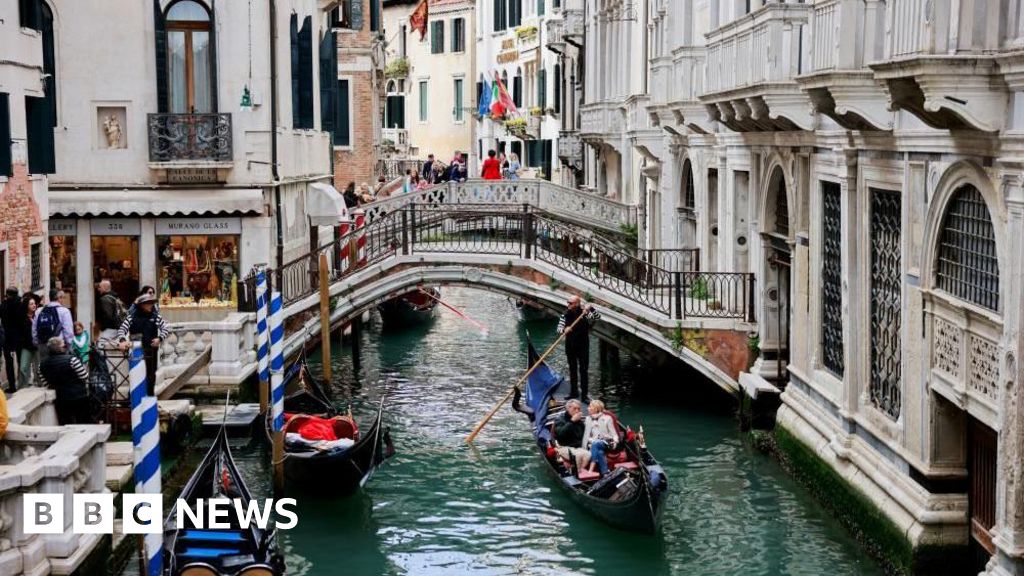 Венеция забранява големи туристически групи и високоговорители
