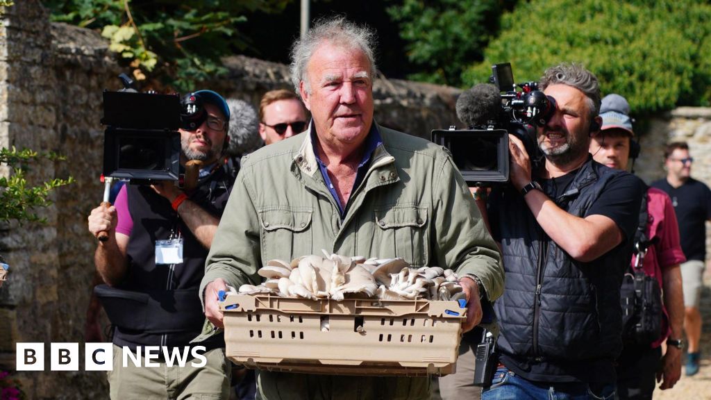 Jeremy Clarkson's Pub The Farmer's Dog Opens