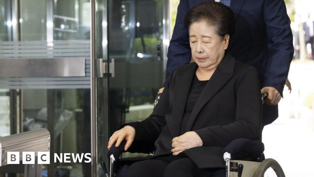 ‘Moonies’ church chief arrested over presents to ex-South Korea first woman