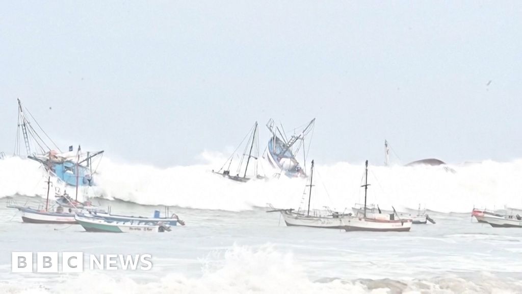 Watch: Huge waves strike Peruvian coastline