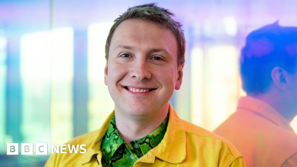New dad Lycett becomes tip regular during bin strikes