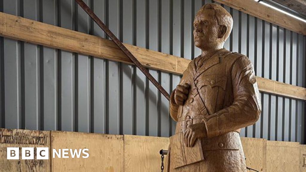 Wooden Statues of Tolkien, Wife Unveiled in East Yorkshire