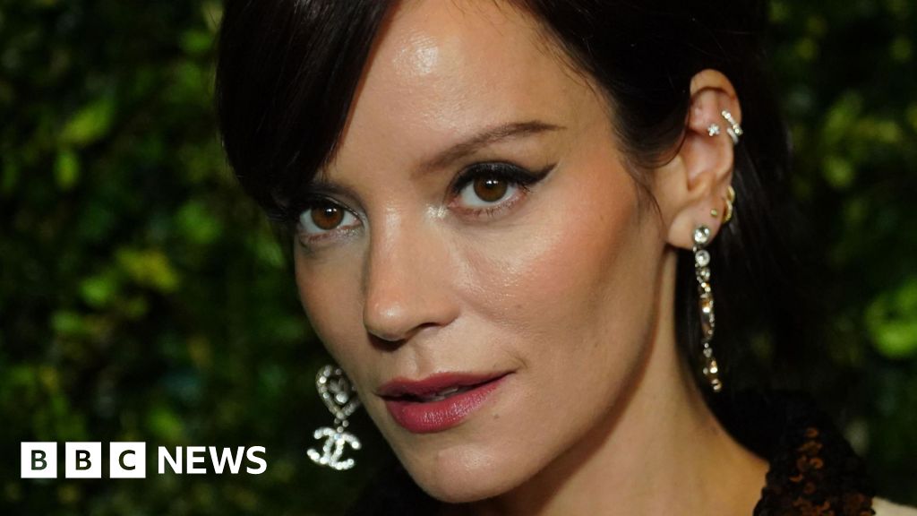 Lily Allen to take podcast break over mental health