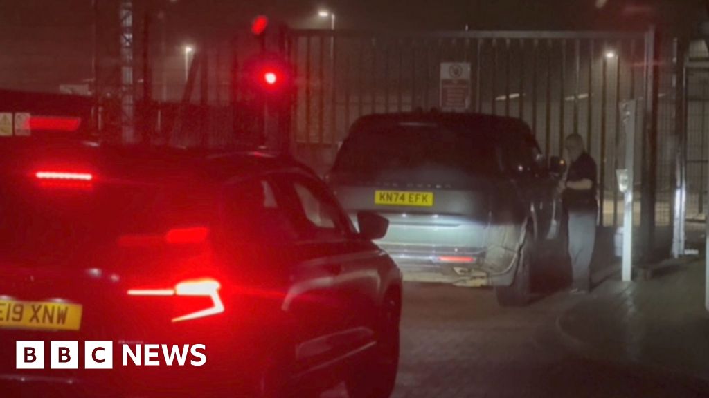 Cars collecting Andrew get stuck at Norfolk police station gate