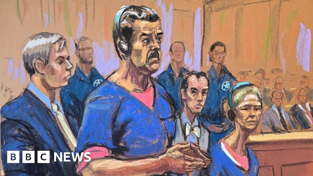 Звукът от дрънкащи окови на краката можеше да се чуе