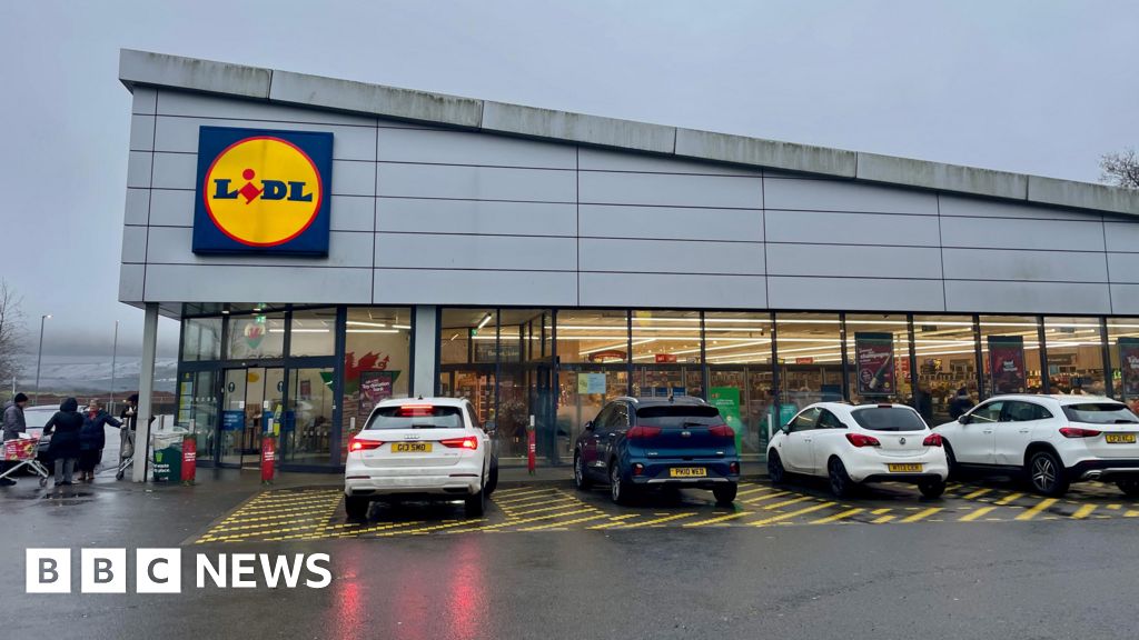 Merthyr Tydfil: Robber doused Lidl worker with stolen fuel - court 