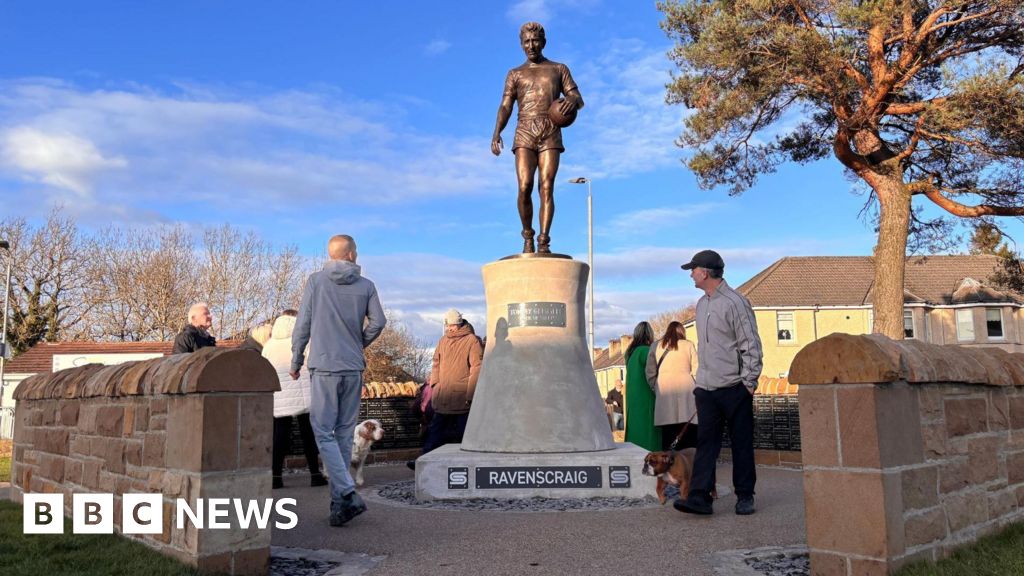 Statue of Celtic legend Tommy Gemmell unveiled