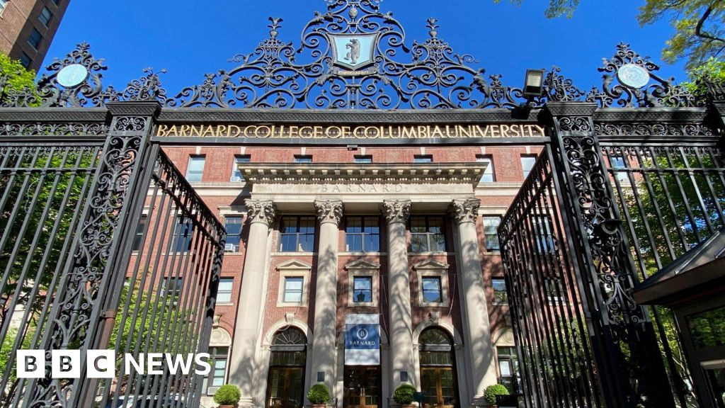 Columbia University to pay Trump admin $200m to settle dispute thumbnail