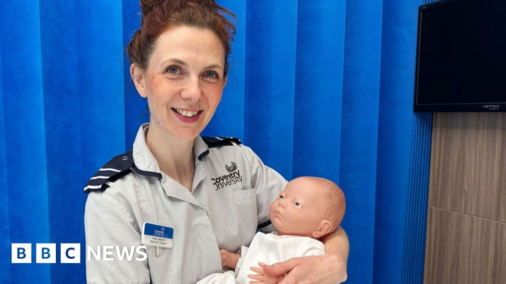 How I conquered my hospital phobia to become a midwife - BBC image