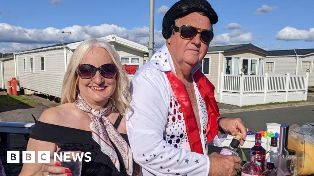 Elvis fans cannot help but fall in love with Porthcawl Elvis fans cannot help but fall in love with Porthcawl