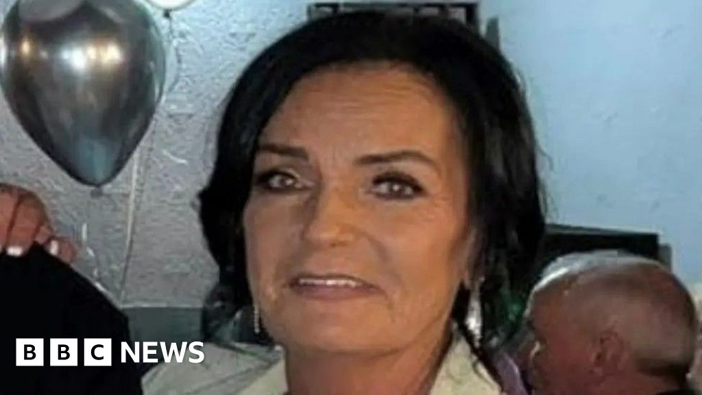 Woman admits killing neighbour in hammer and knife attack