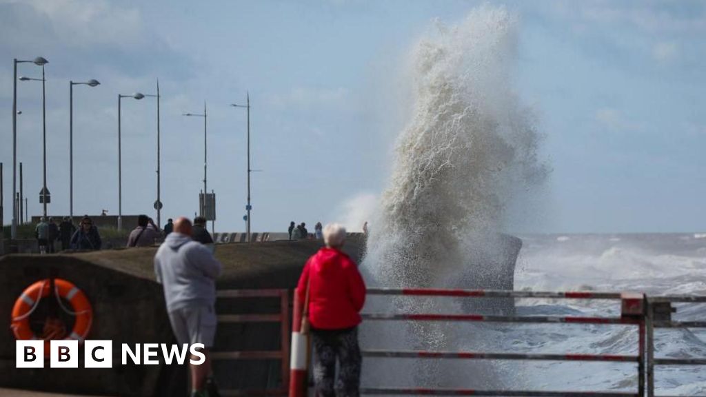 Storm Lilian: Festivals and travel disrupted by strong winds