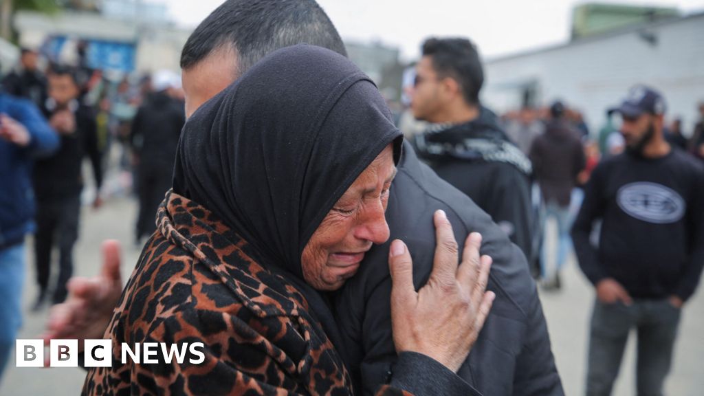 Released Palestinian prisoners greeted in Ramallah