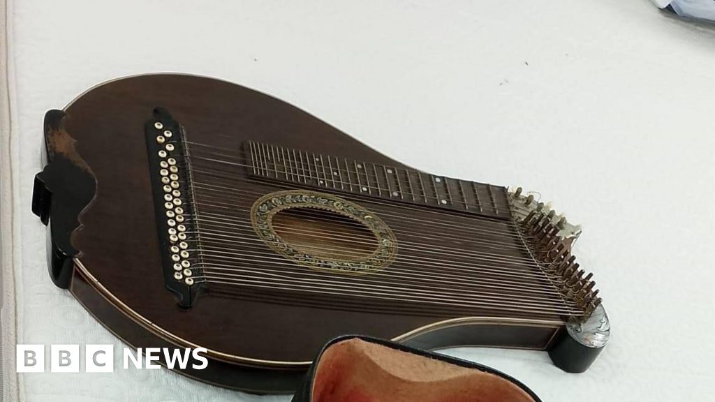 bbc.co.uk - Ben Carr - Antique harp donated to Wigston charity shop after house clearance - BBC News
