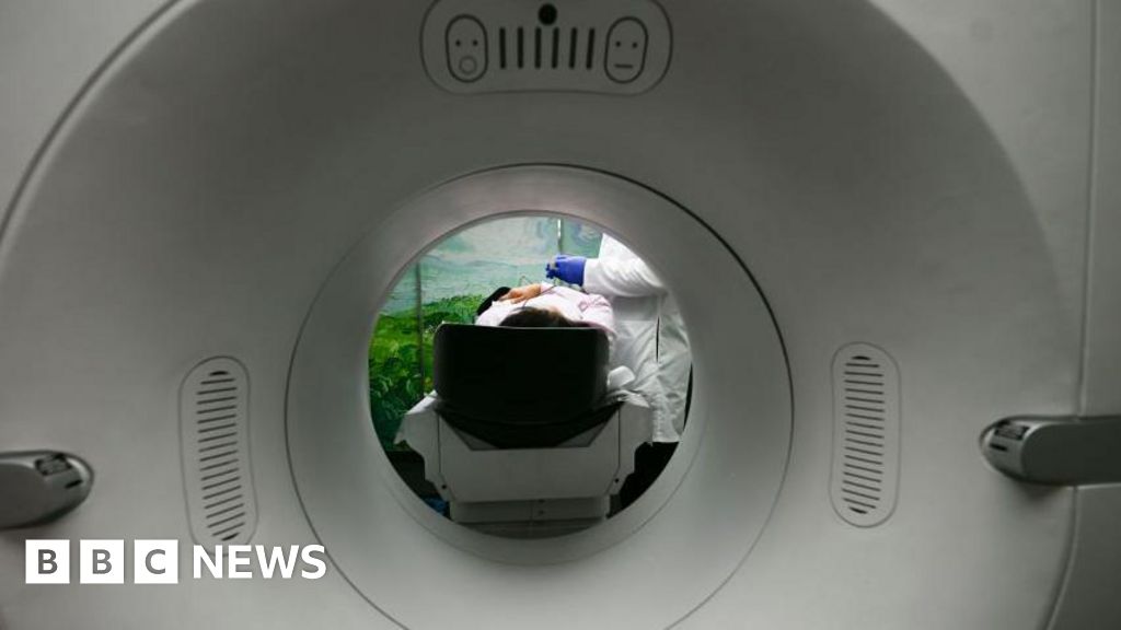 Woman's cancer missed after wrong patient scanned