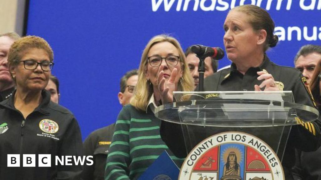 LA mayor sacks fire chief, blaming her for mishandling wildfires