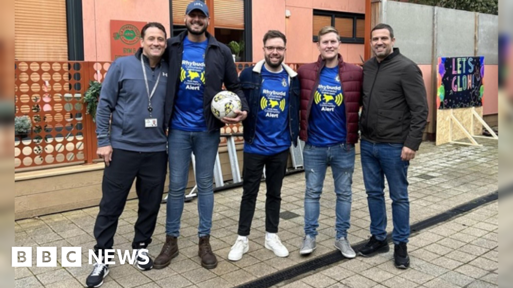 Hollyoaks stars take on Wrexham police football team - BBC News