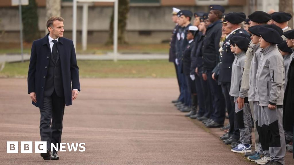France to bring in form of military service, 25 years after conscription was phased out