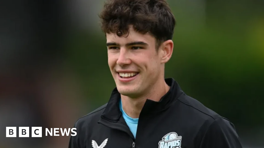 Josh Baker: Marathon run in memory of Worcestershire cricketer