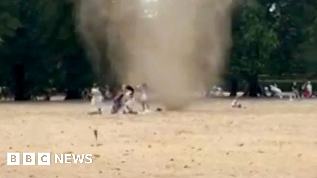 'Dust devil' spins through London park