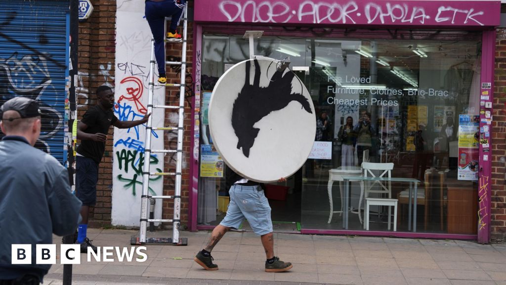 Banksy howling wolf artwork removed