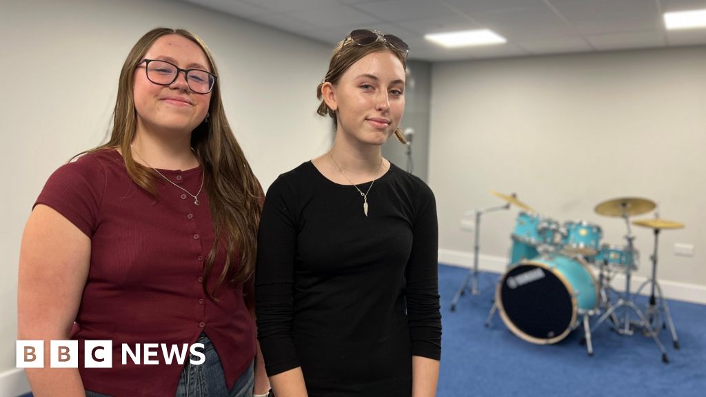 Teenagers urge others to make use of Jersey Youth Service
