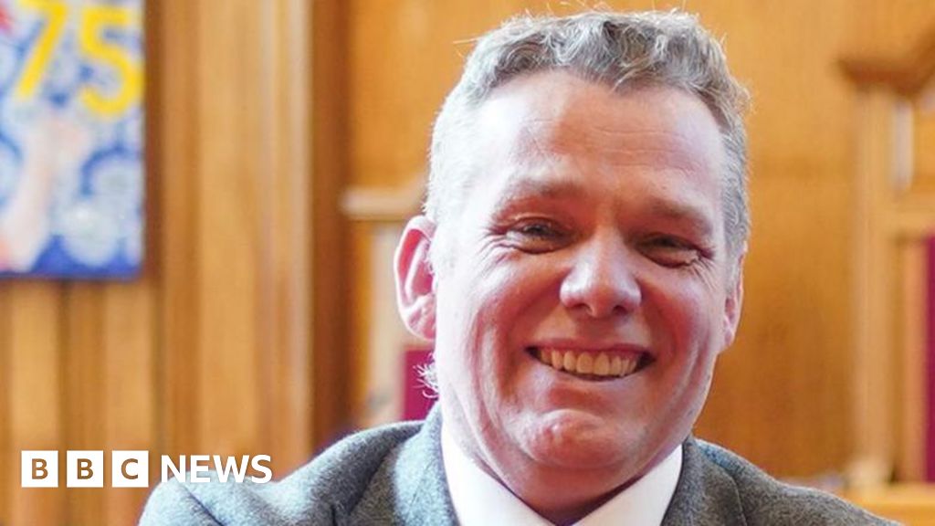 Council leader Rodwell dropped as Labour candidate