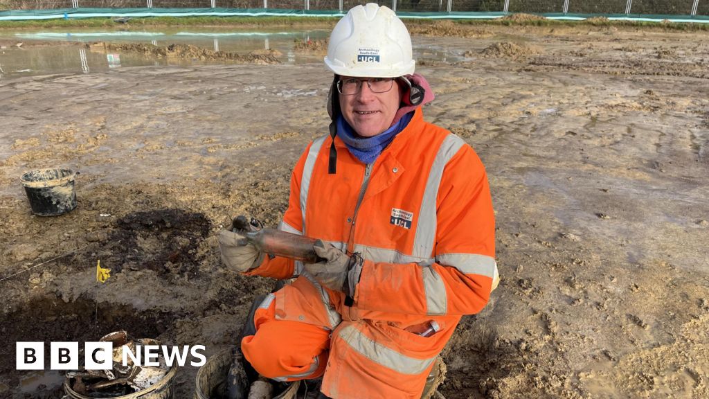 Bexhill: Archaeologists excavate World War One training camp