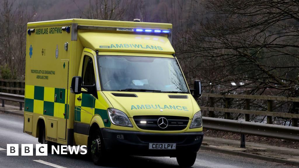 Layanan Ambulans Welsh mengumumkan insiden kritis