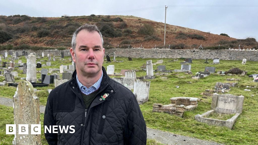 Remembrance Sunday: Man visiting grave of every hometown soldier