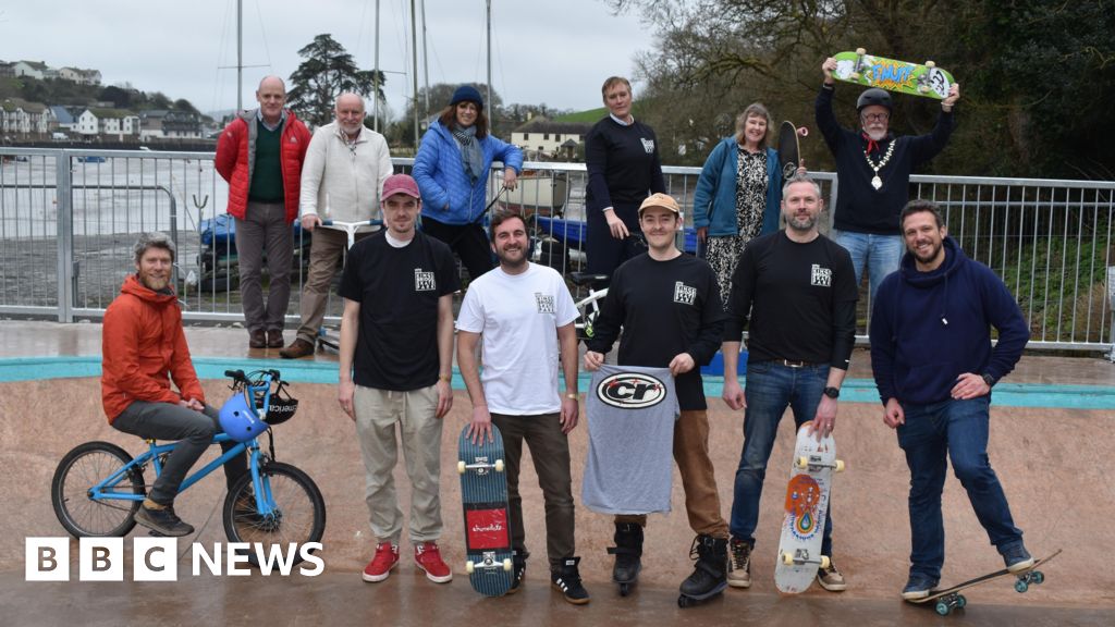 Kingsbridge skatepark opens after community campaign - BBC News