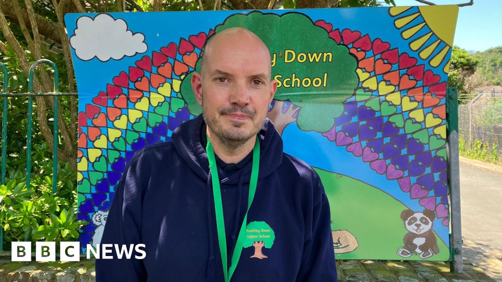 Parents asked to put away phones at school gate