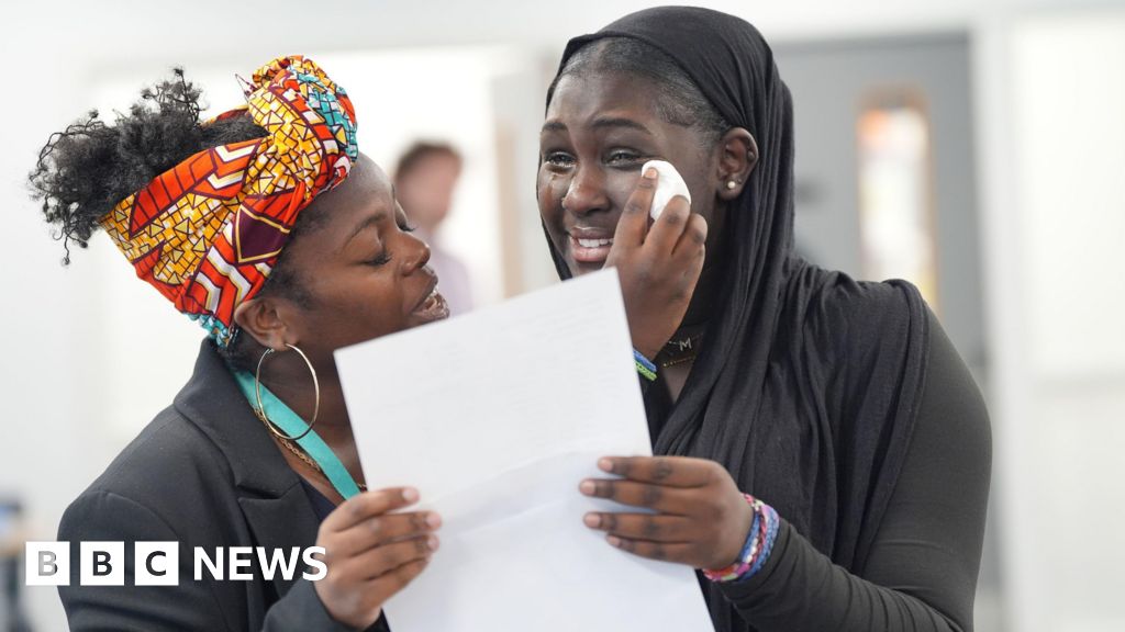 When is GCSE results day 2025 and when are results out?