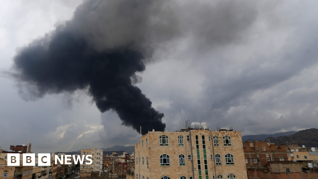 Israel hits Yemen's Houthis after reports group used cluster bomb thumbnail