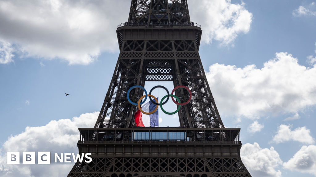 Row over plan to keep Olympic rings on Eiffel Tower