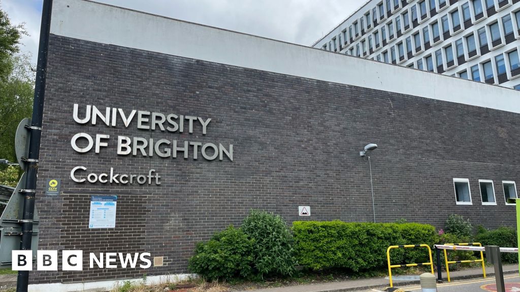 University of Brighton: Students occupy offices over job cuts