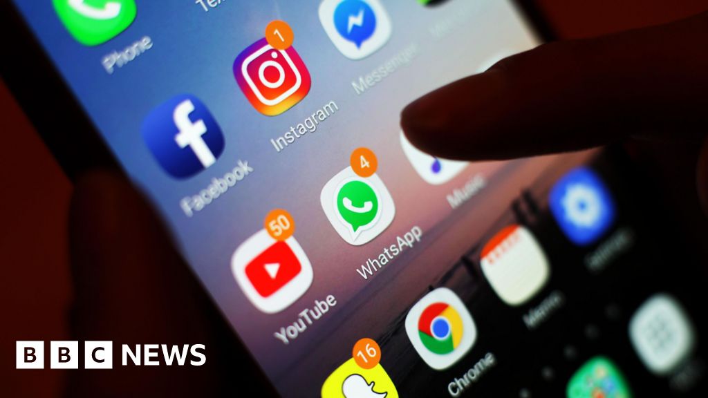 Dorset Council encourages schools to ban smart phones