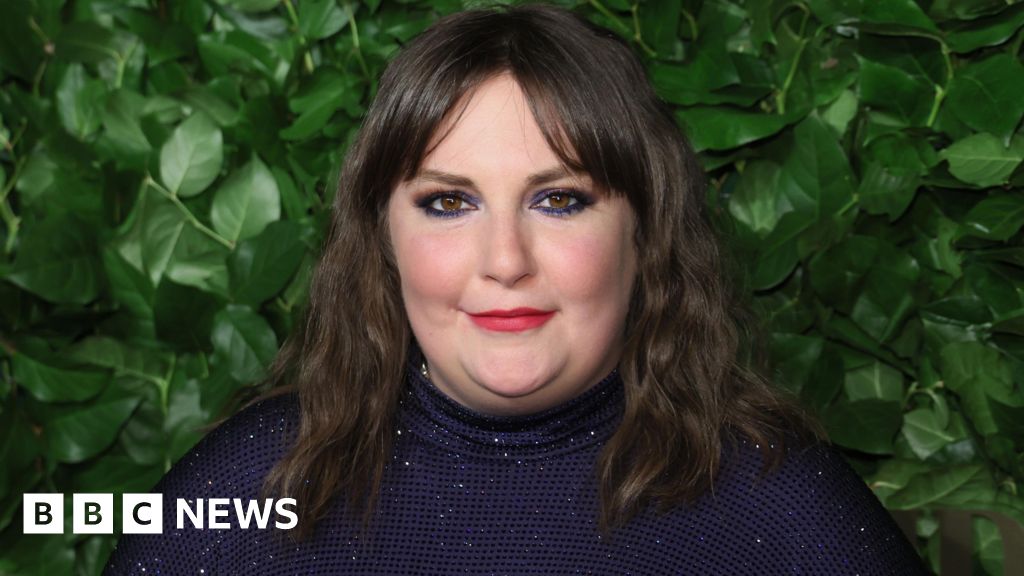 Lena Dunham on Fatphobia, Съвети за запознанства и нейния нов лондонски ром-Com 