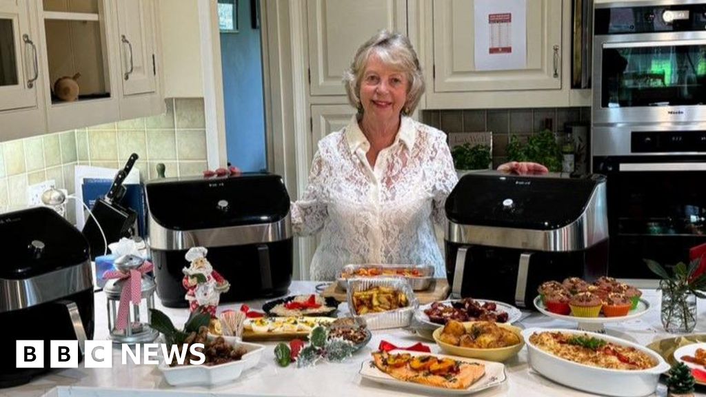 'I cook my Christmas dinner in five air fryers'