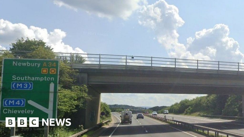 Driver spotted on wrong side of A34 between Hungerford and Chieveley 