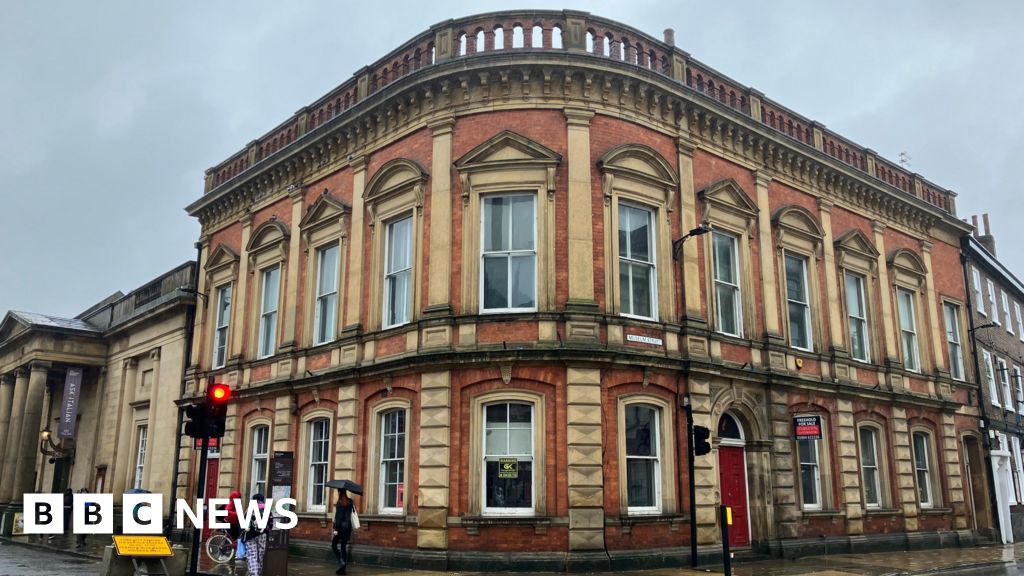 York: Mixed views over ‘largest independent bookshop’ arriving in city