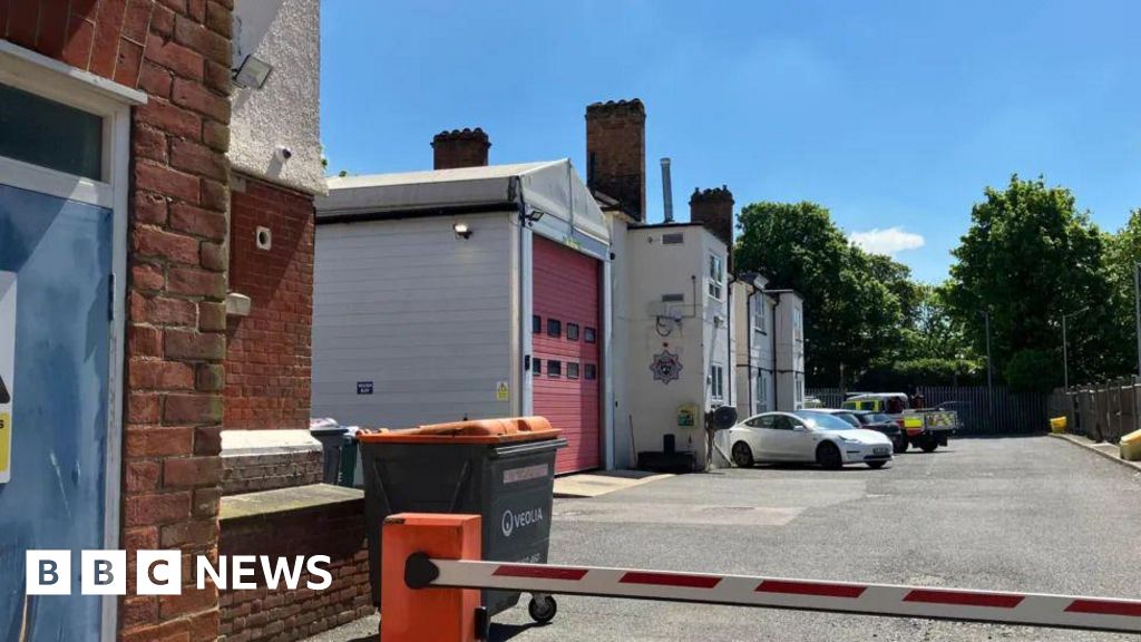 Banstead fire station closure could harm public, says union - BBC News