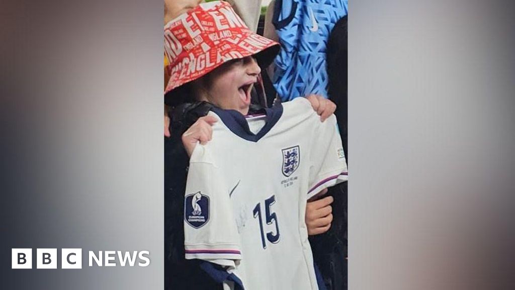 England’s Millie Bright gifts top to inspired Littleport girl